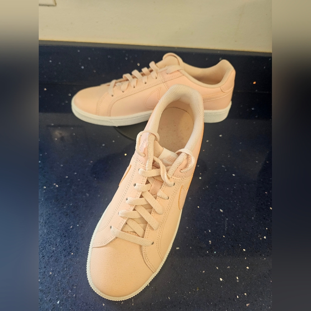 Women's Nike Royale Sz 9